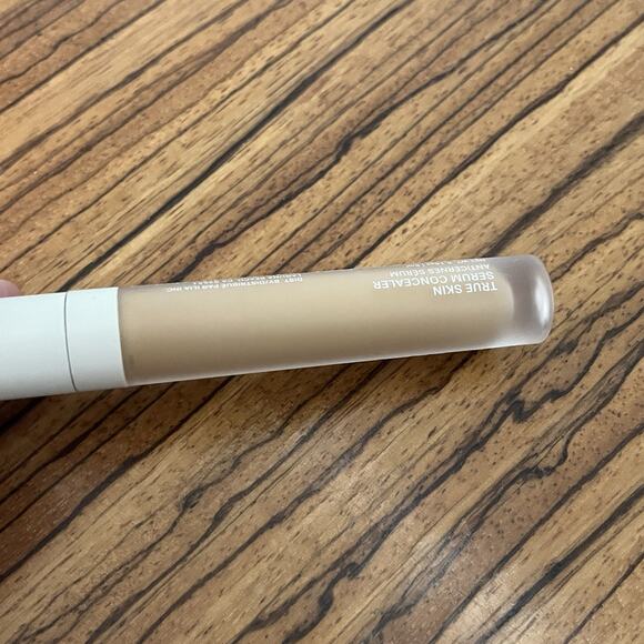 ILIA True Skin Serum Concealer SC2.75 Wasabi 0.16oz / 5ml - Picture 2 of 4